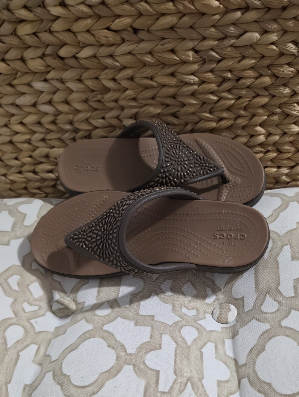 Crocs 6 Textured Brown Thong Sandals